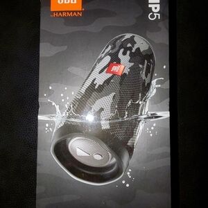 *NWT* JBL Flip 5 Speaker in Black and Gray Camouflage